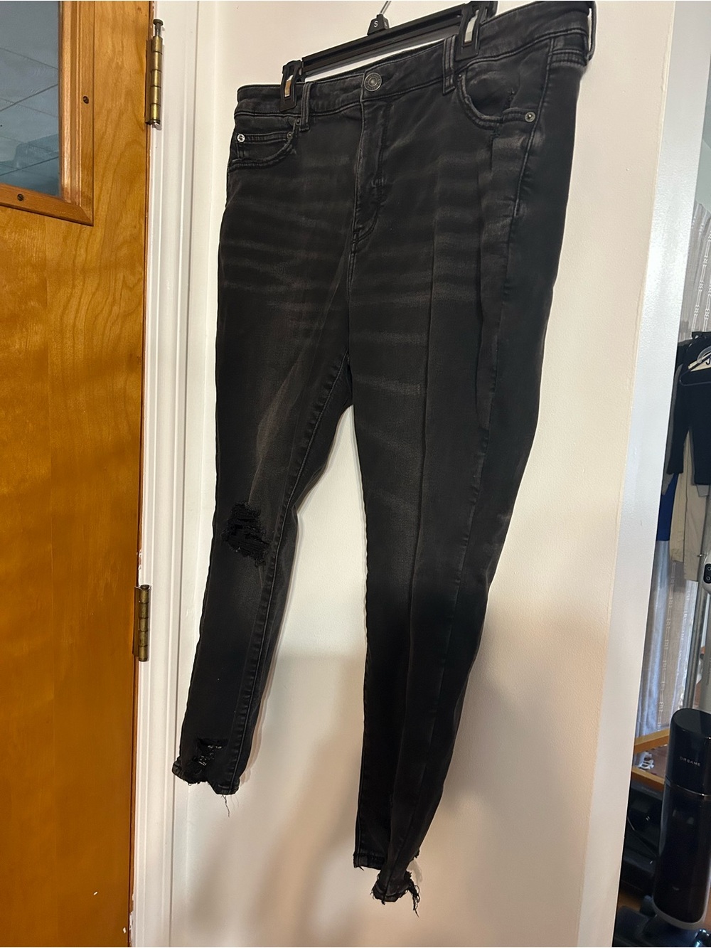 American Eagle Outfitters Black Distressed Skinny Jeans